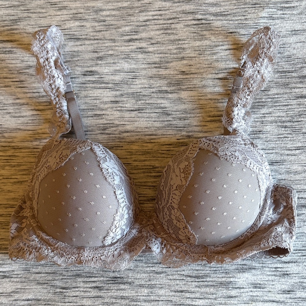 Victoria’s Secret Lace Underwire Bra